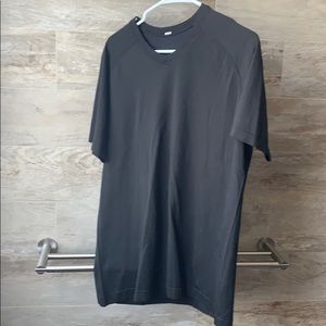 Men’s Lululemon V neck